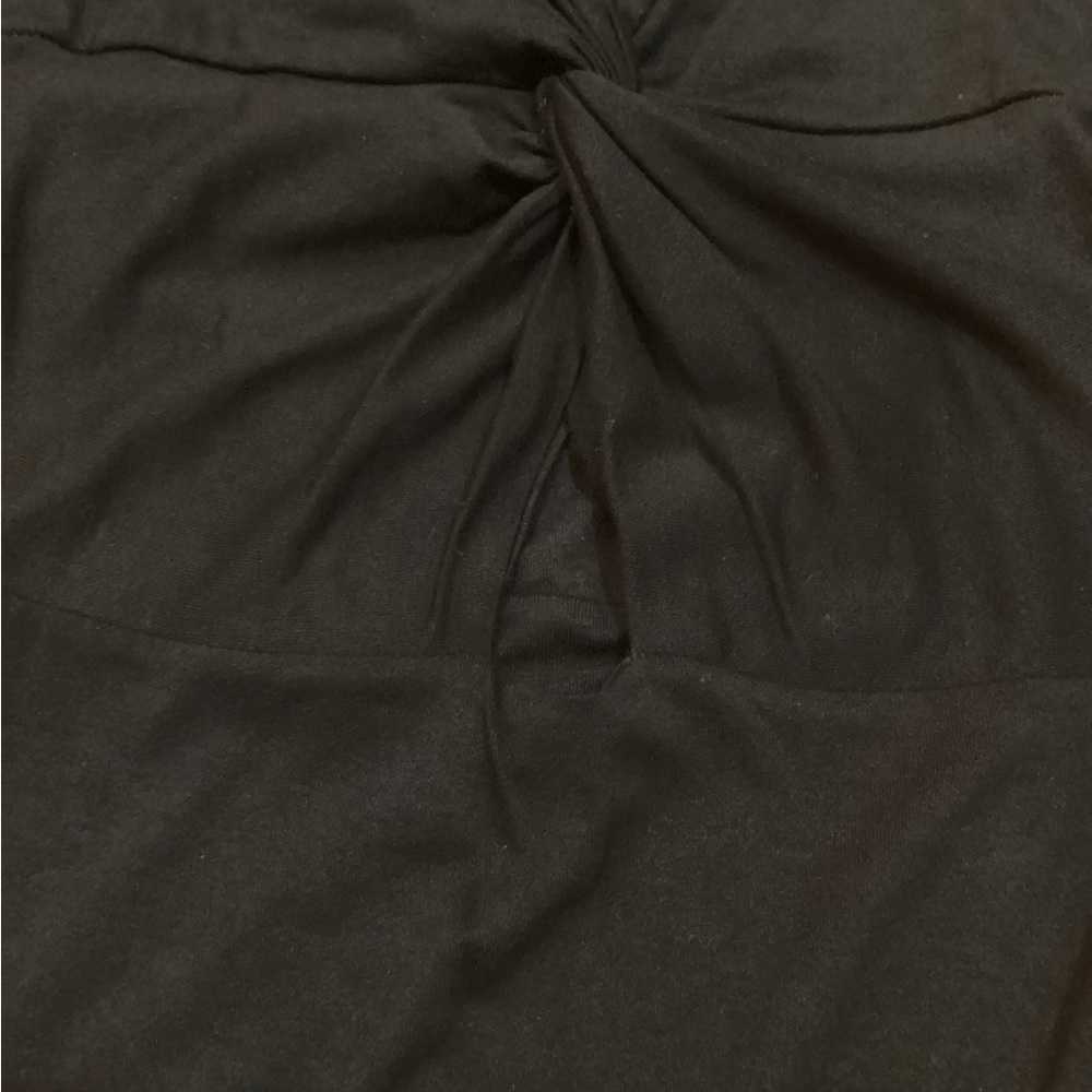Elegant Black Sleeveless Dress - Picture 4 of 6